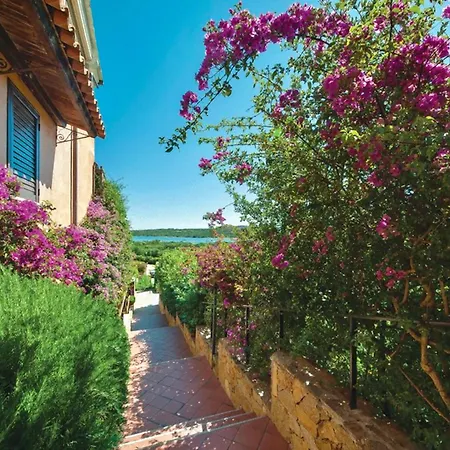 Appart hôtel Baia De Bahas - In Marinella Just 200 Mt From The Sea 3*