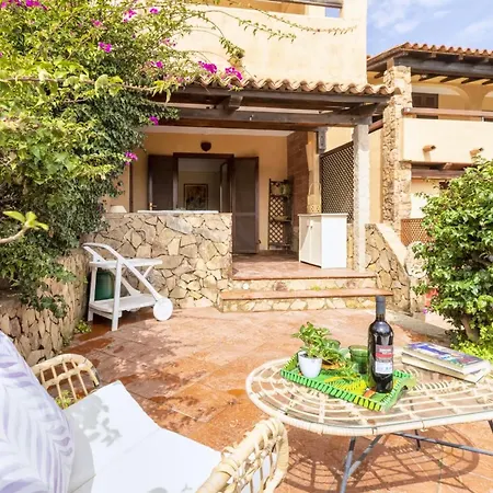 Baia De Bahas - In Marinella Just 200 Mt From The Sea Aparthotel